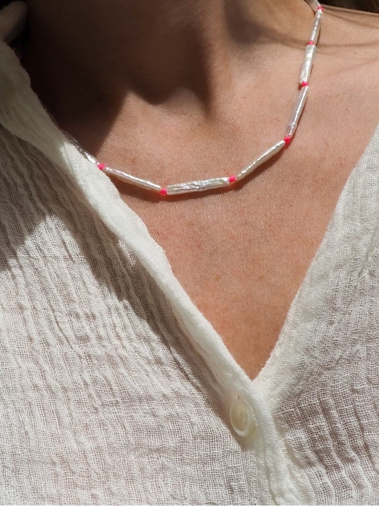 Hermina yasemi neon pink pearl necklace