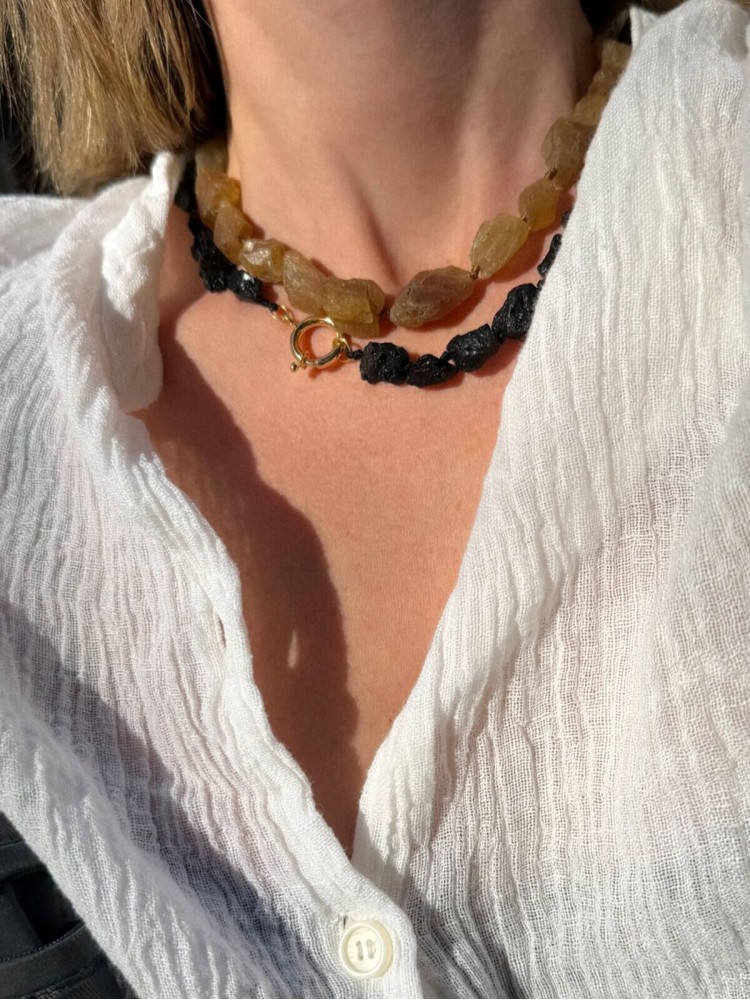 Hermina black rock necklace