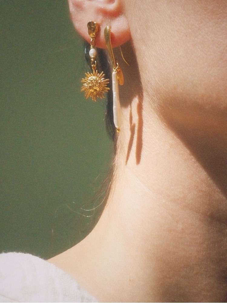 Hermina neria pearl ζευγάρι hoops