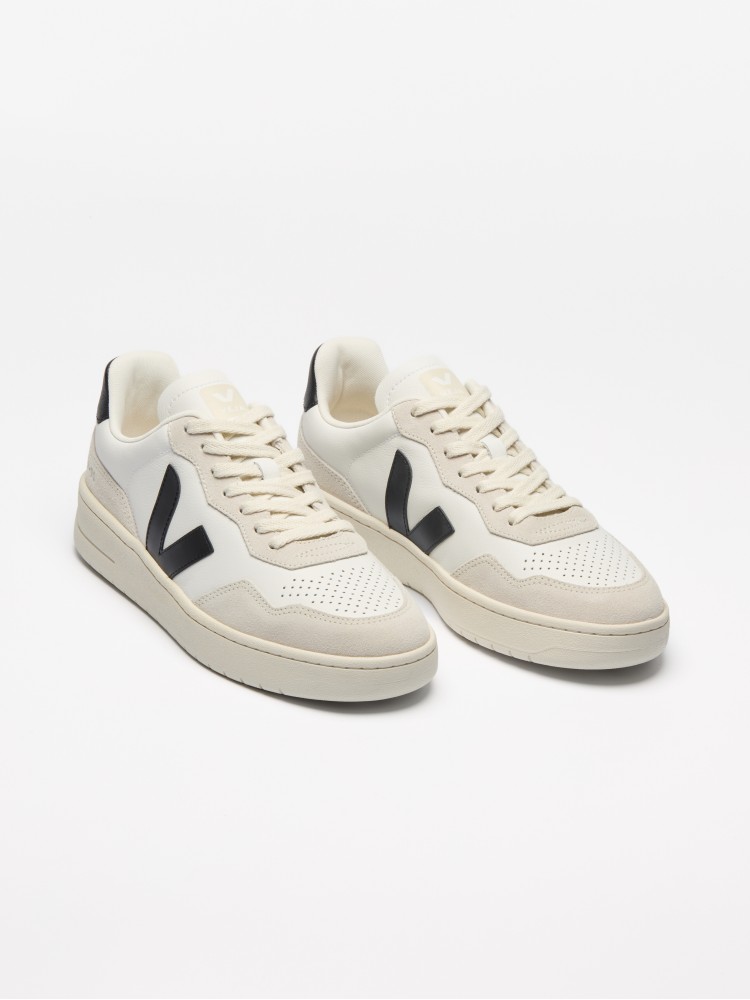 Veja V-90 ασπρόμαυρα δερμάτινα αθλητικά υποδήματα