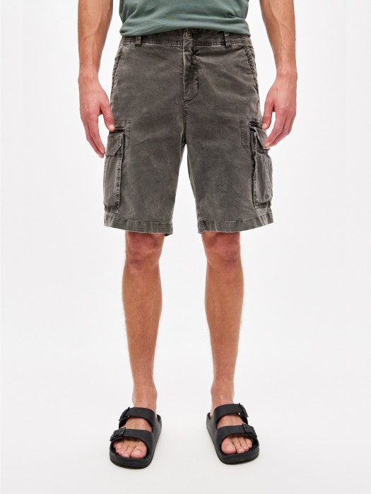 Dirty Laundry black cargo bermuda