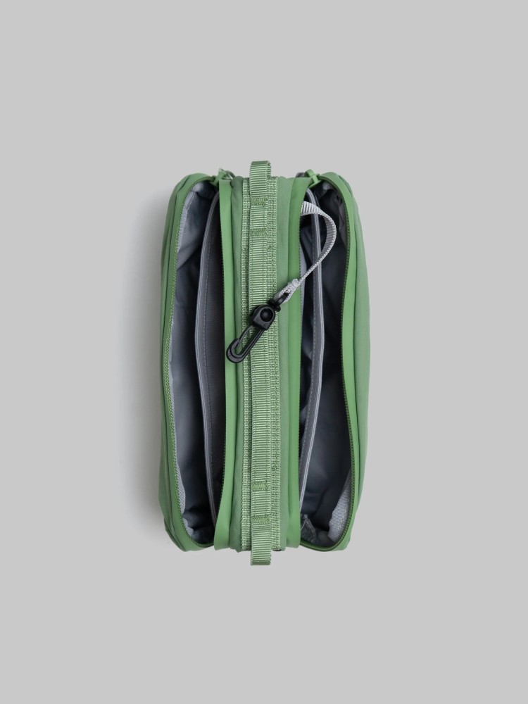 Topologie Bottle Sacoche Medium Ivy Green Papery bag