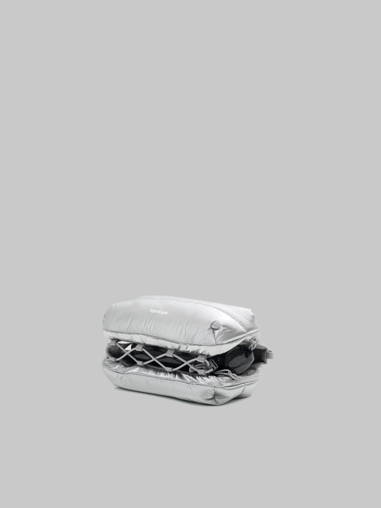 Topologie Bottle Sacoche Medium Chrome Space Coated τσάντα